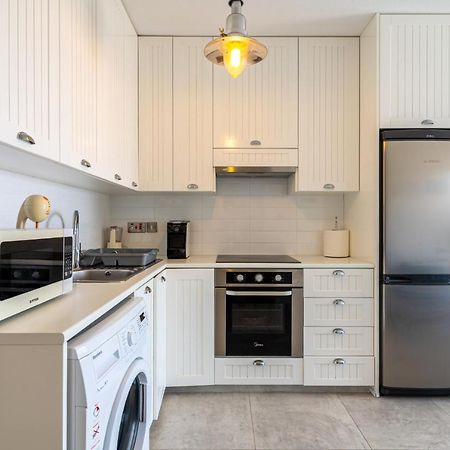 לרנקה Seawaves 1- Bedroom Apartment Near Meneou Beach מראה חיצוני תמונה