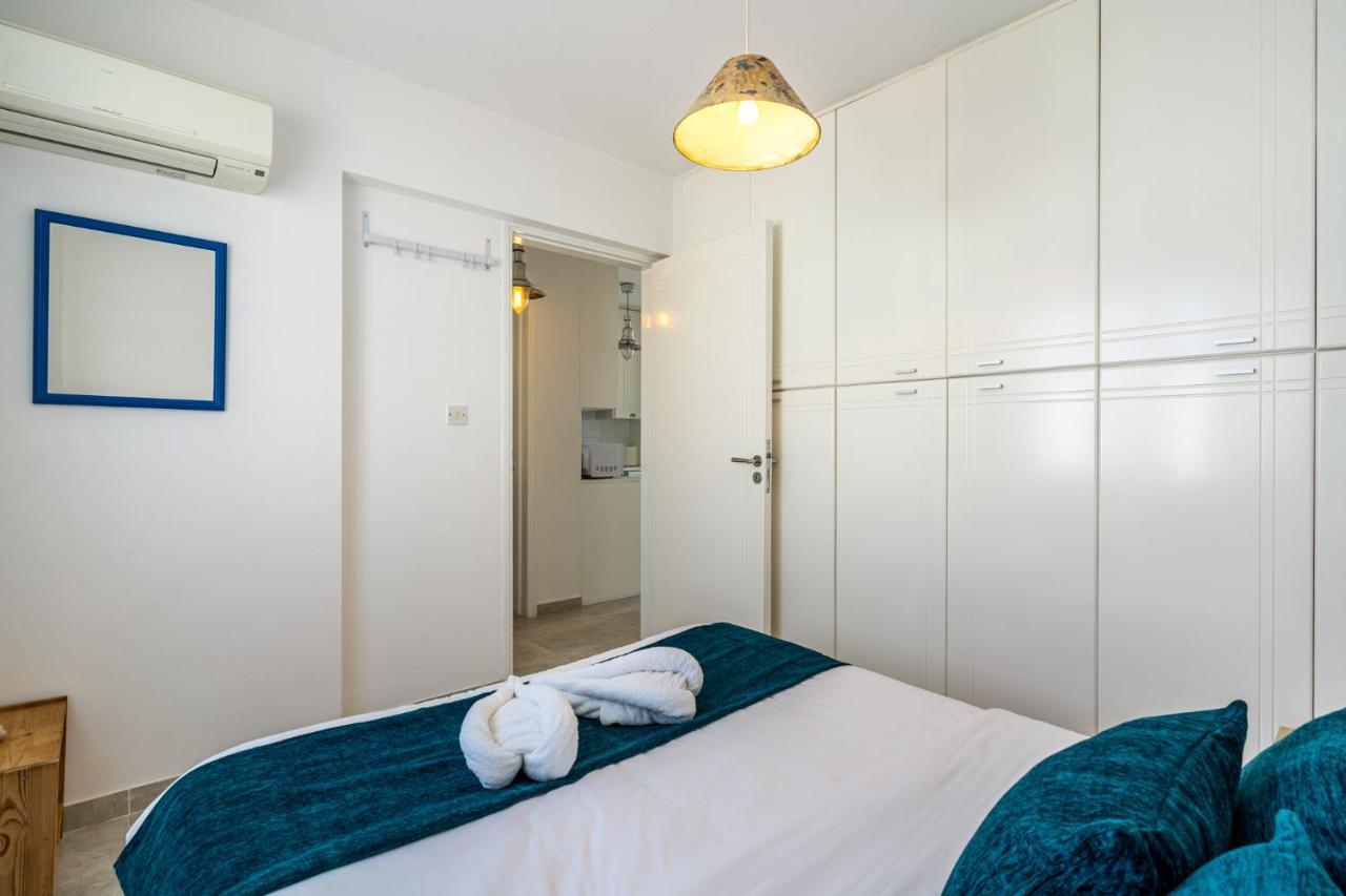 לרנקה Seawaves 1- Bedroom Apartment Near Meneou Beach מראה חיצוני תמונה