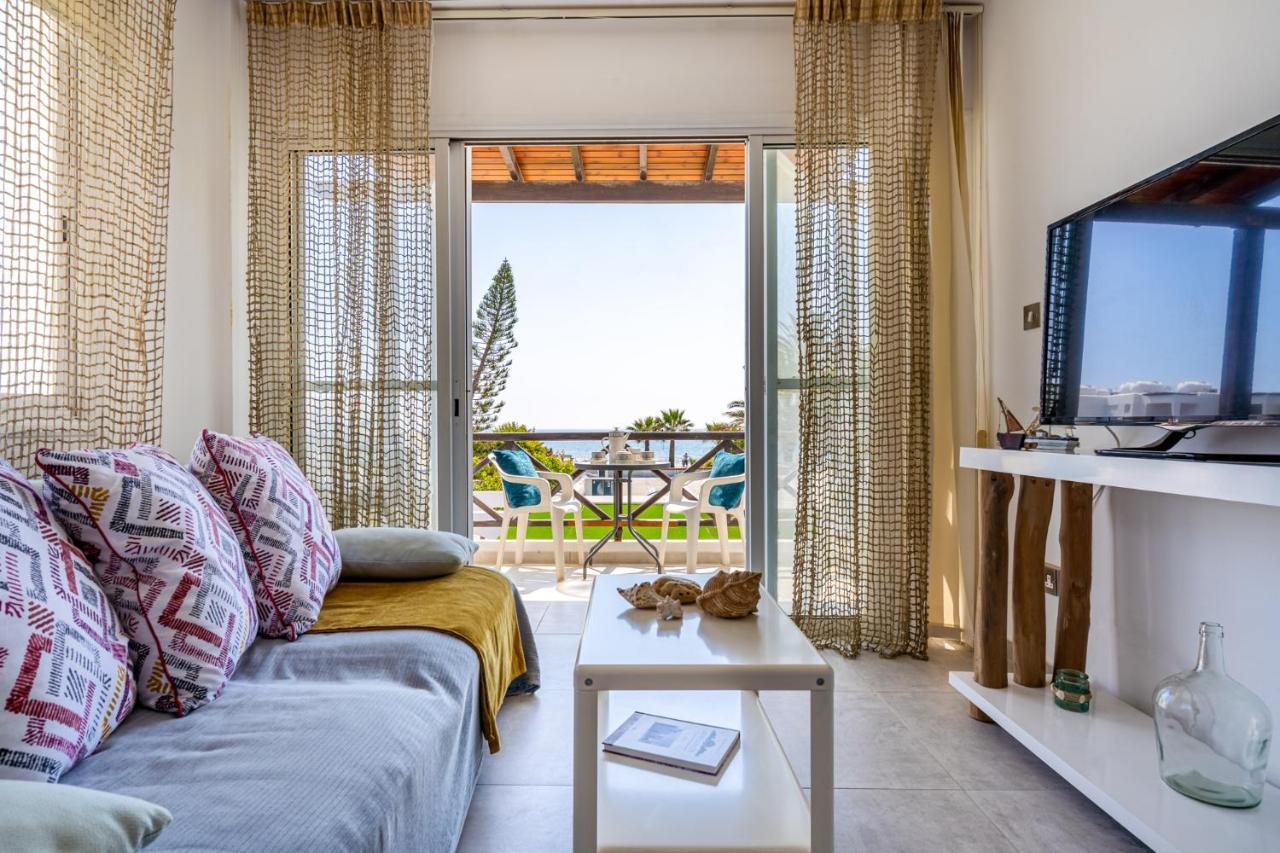 לרנקה Seawaves 1- Bedroom Apartment Near Meneou Beach מראה חיצוני תמונה